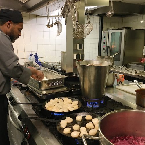 Voorbereidingen in de keuken