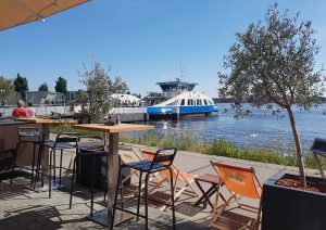 Terras IJ-kantine, uitzicht pont