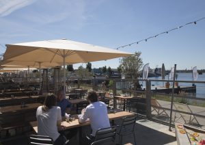 Terras IJ-kantine buiten, zandbak