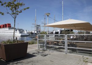 Terras IJ-kantine buiten